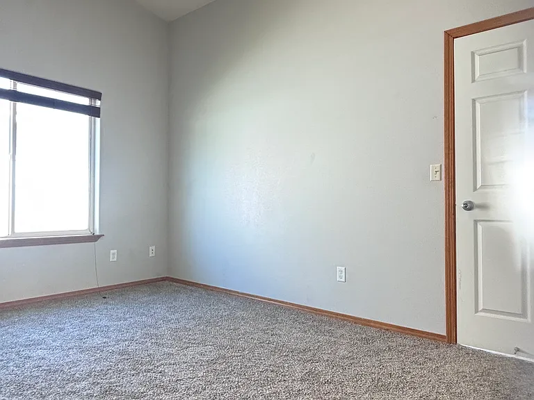 1121 W Luta St — Photo 14