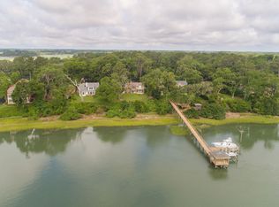 877 Ribaut Rd, Beaufort, SC 29902