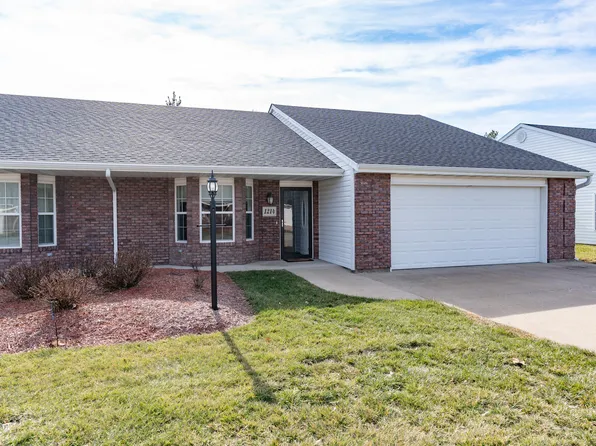 1214 Shepherds Dr, Moberly, MO 65270