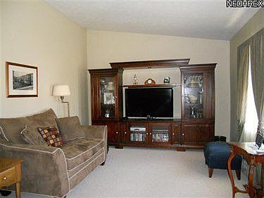 3rd image of 233 Ashwood Dr