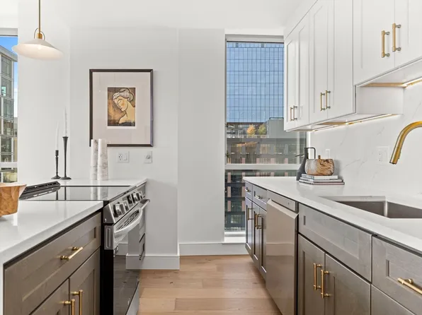 234 Causeway St APT 820, Boston, MA 02114