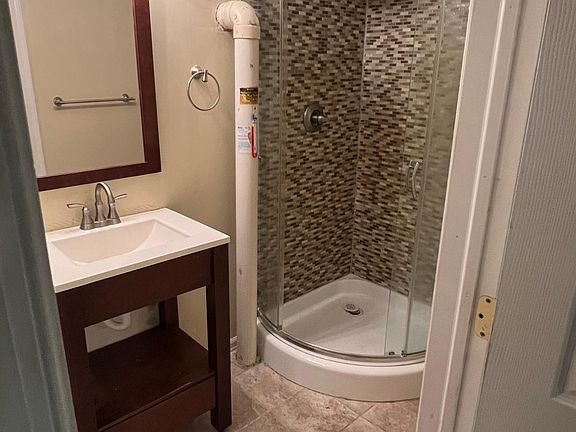 Basement bathroom (right side)