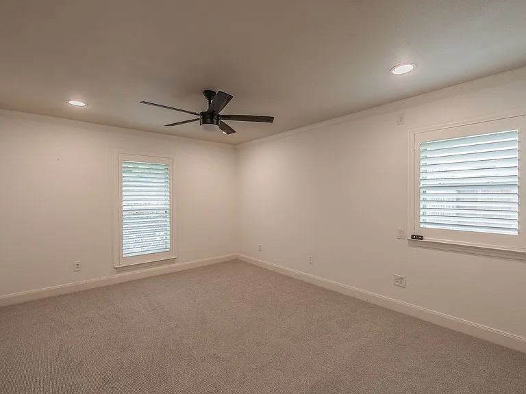6724 Blue Meadow Dr — Photo 40
