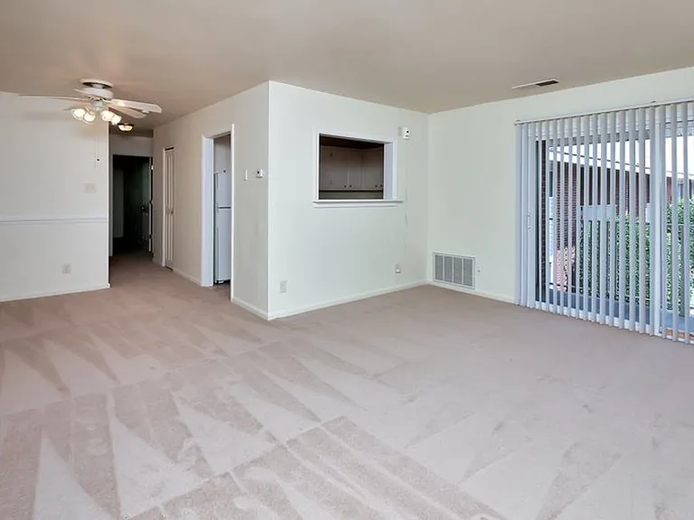 East Bay Apartments — Photo 19