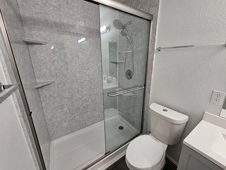 902 Fleming St — Photo 35