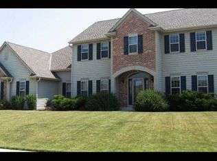 4122 Oakmont Trl, Waukesha, WI