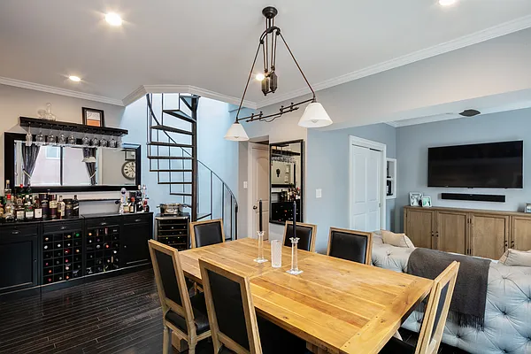 Sold by Compass | media 7