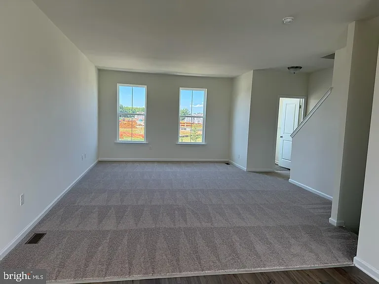 748 Rosler Way — Photo 5
