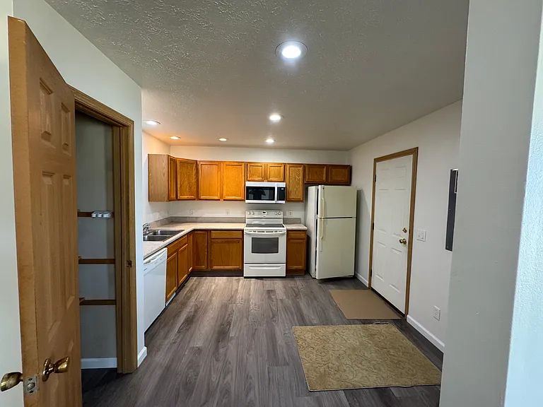 730 Elm St #730 — Photo 7