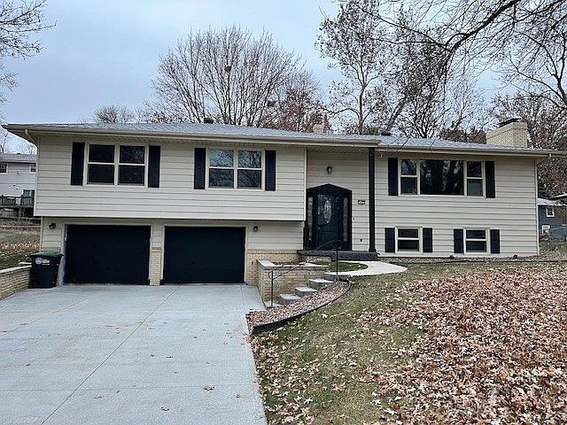 1st image of 3421 S 114th St