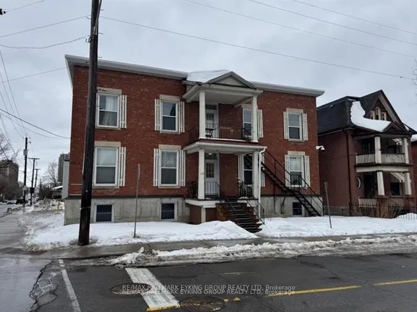 135 Concord St S #3, Ottawa, ON K1S 0Z3