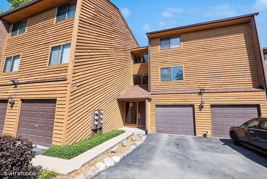 1st image of 9553 Arrowhead Dr #2E