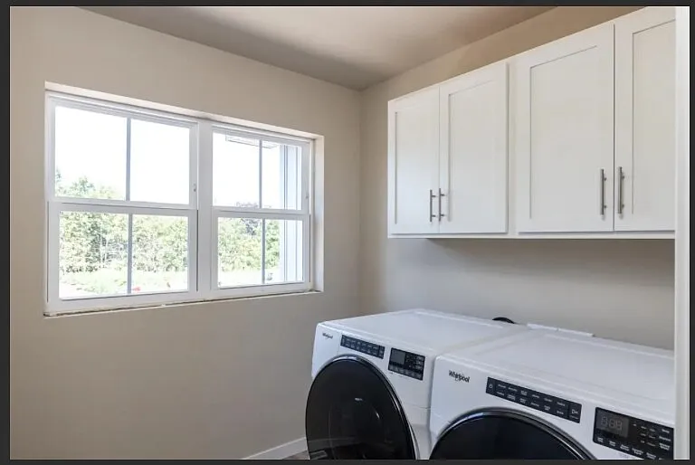 1076 W 20th Ave — Photo 1