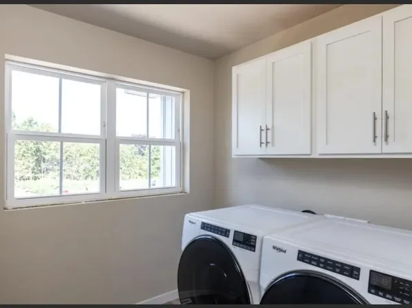 1076 W 20th Ave, Oshkosh, WI 54902