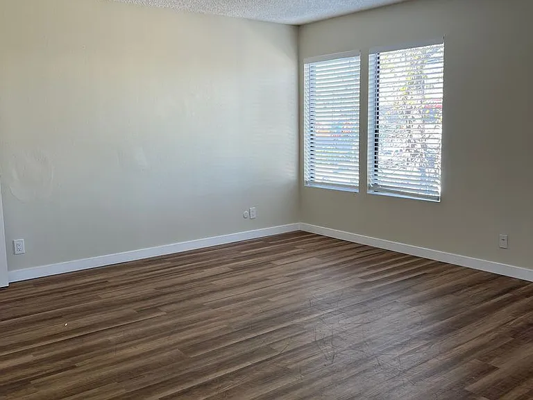 2810 E South St — Photo 17