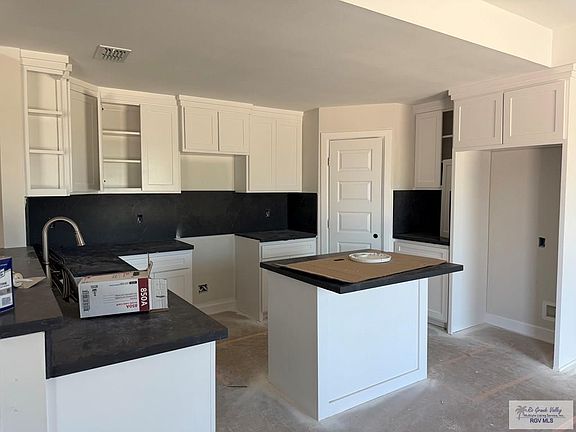 3rd image of 130 Poppy St