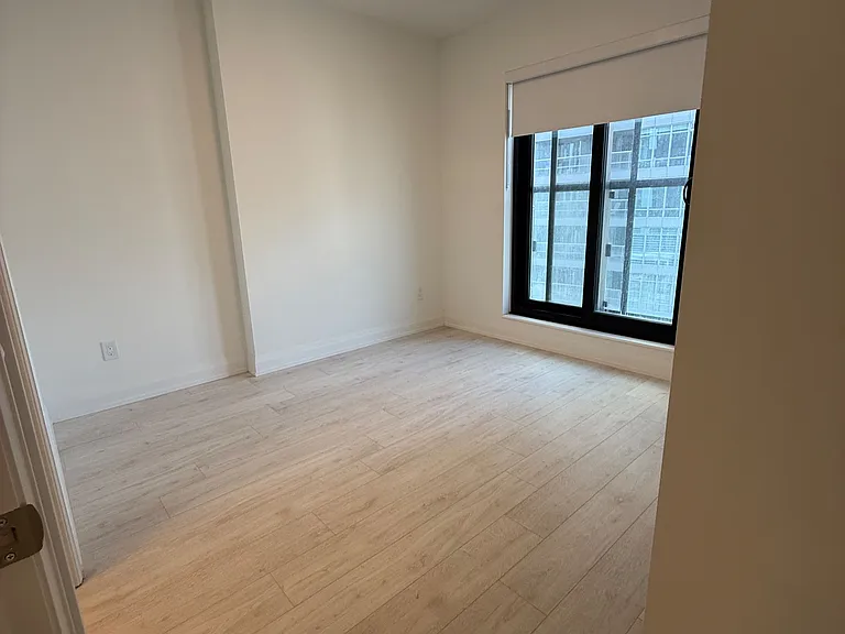 20 Soudan Ave #901 — Photo 11