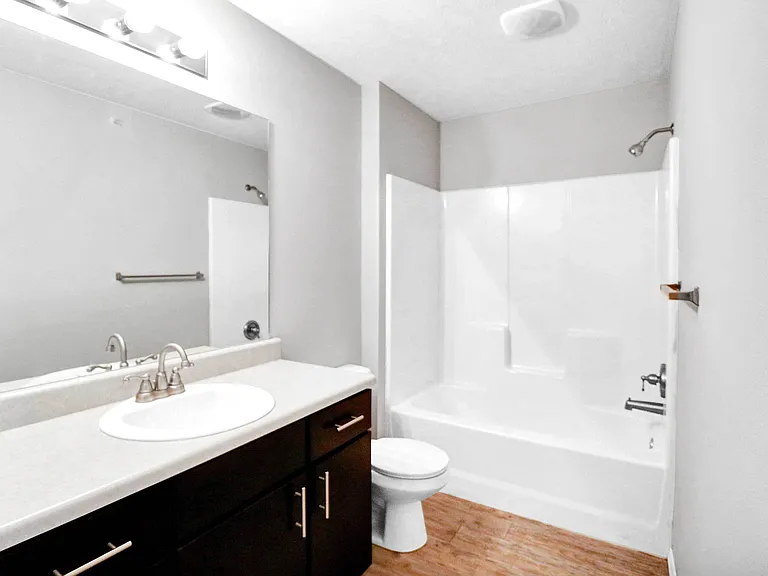 Golden Pond Apartments — Photo 18