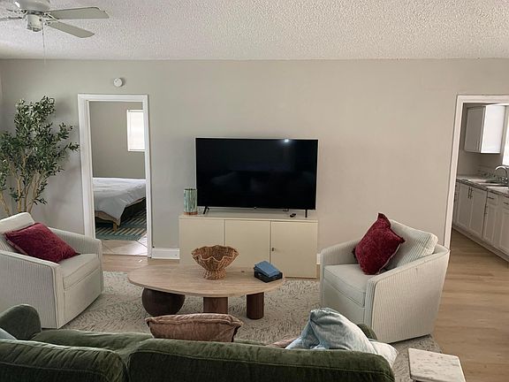 5th image of 240 NW 38th Avenue