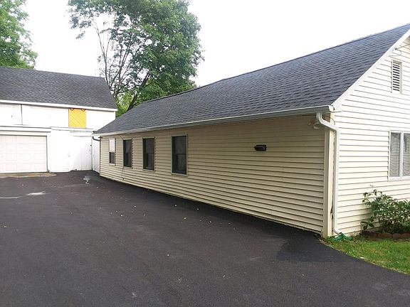 3rd image of 18 Maple Ave #Cottage