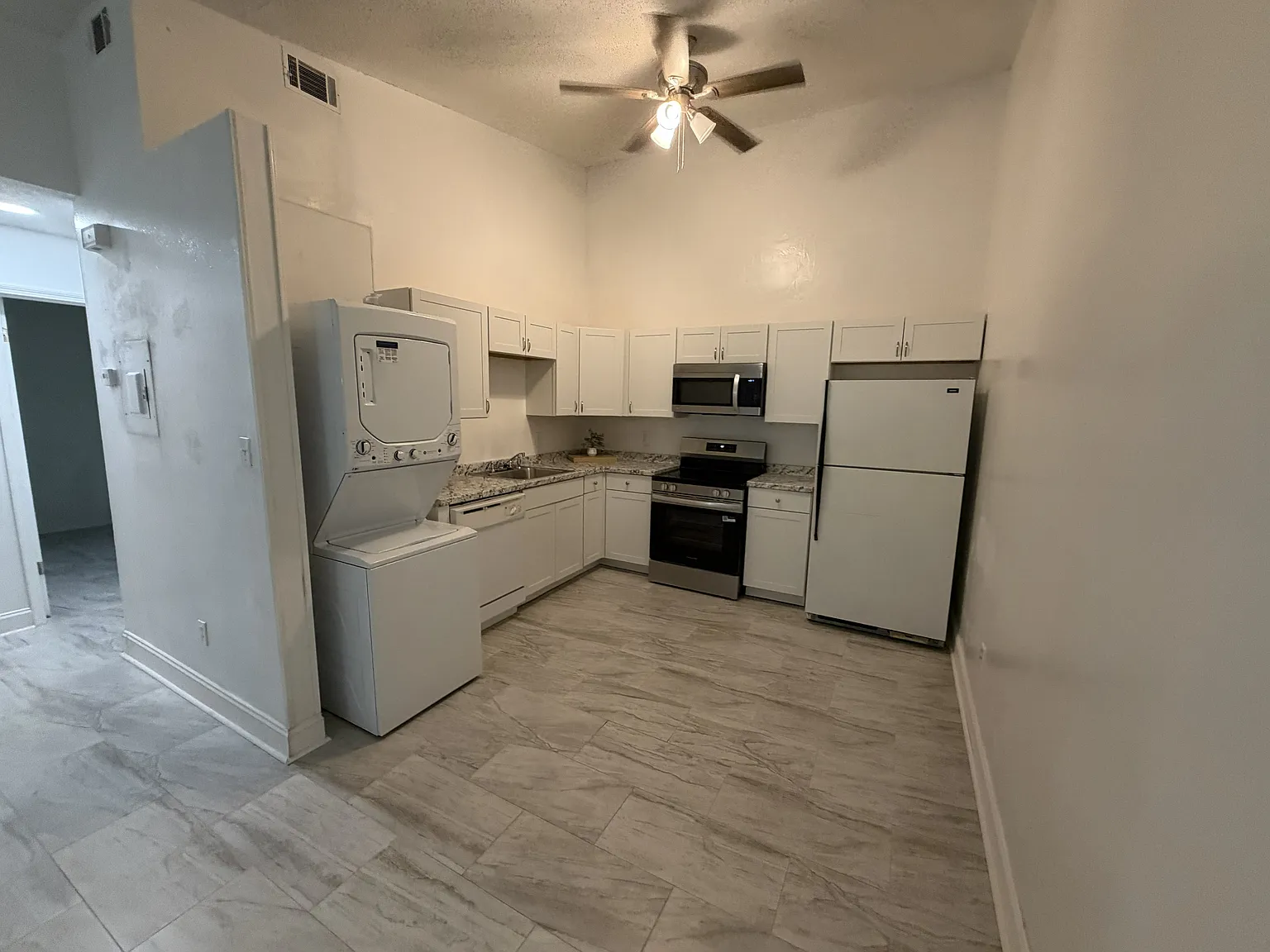 2 bed, 800 sqft, $1,250 — Photo 3