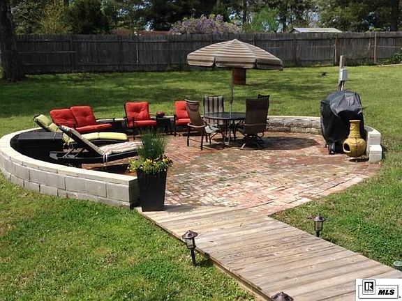 3rd image of 114 Stonecliff Dr