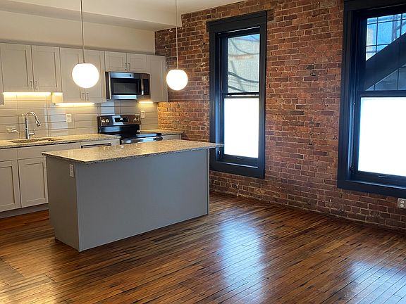 2nd image of 324 Niagara St #203/303