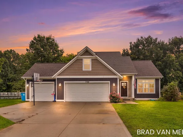 1708 Signal Point Cir, Allegan, MI 49010