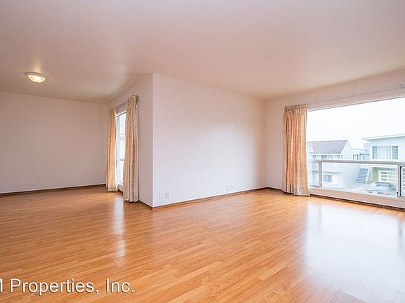 5th image of 577 Westmoor Ave