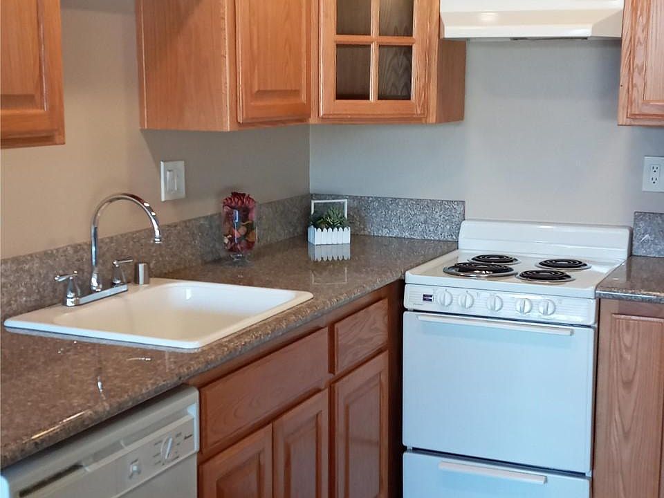 1st image of 812 W Huntington Dr #19