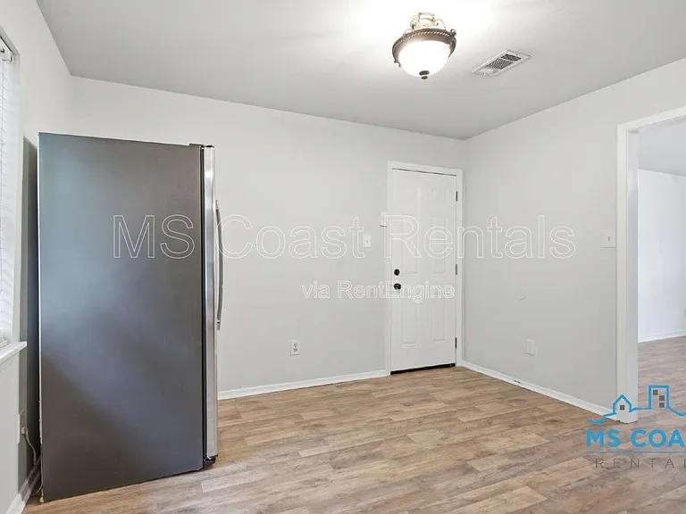 1601 Lewis Ave — Photo 8