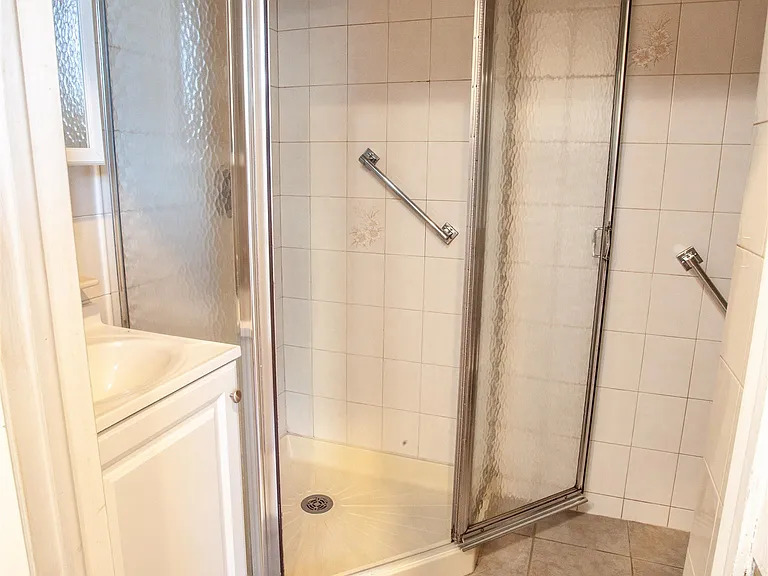 18 Howard Pl #1 — Photo 7