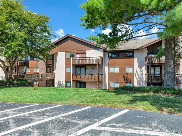 1400 Heritage Lndg APT 305, Saint Charles, MO 63303