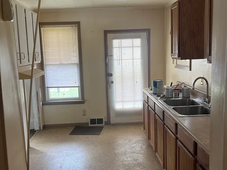 118 E Bell Ave — Photo 2