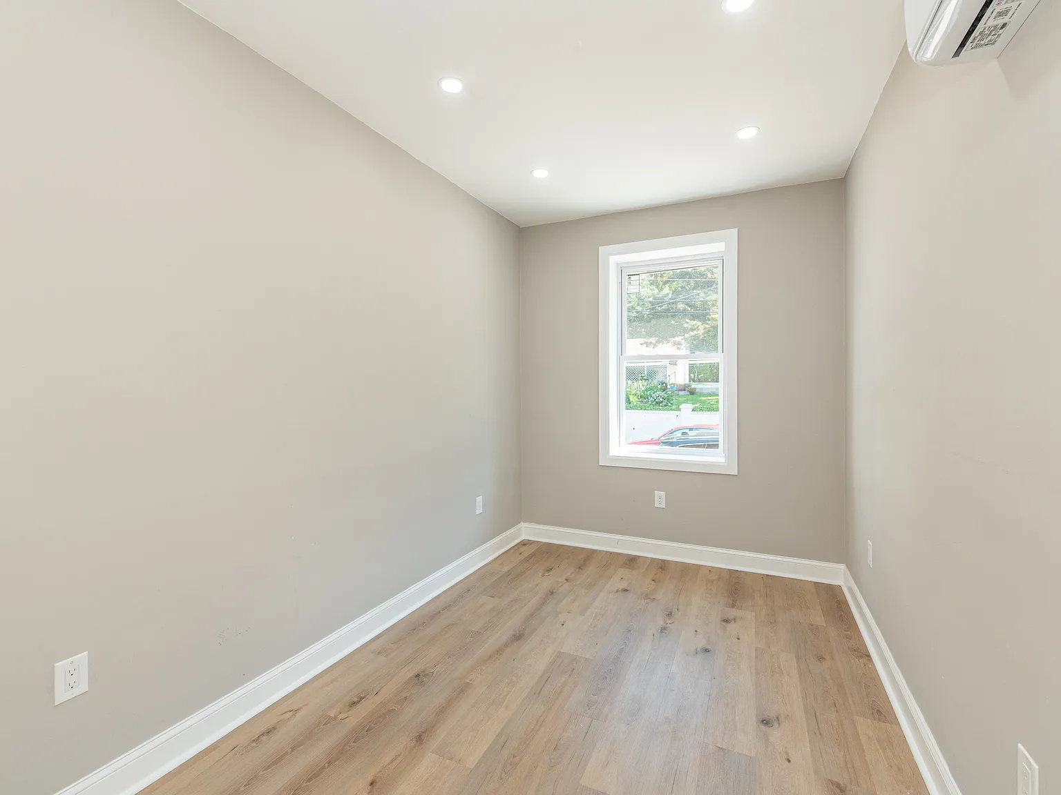 2 bed, 540 sqft, $2,400 — Photo 4