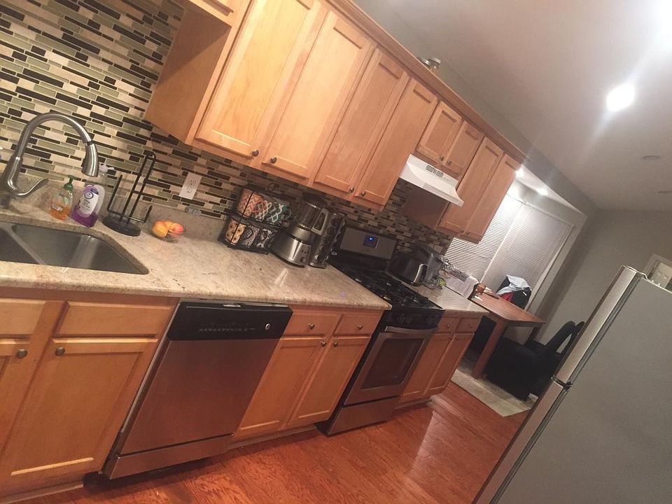 1st image of 609 Rosewood St