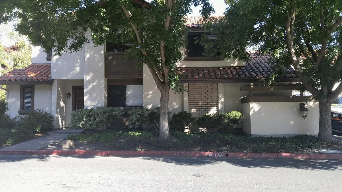3 bed, 2.5 bath, 1700 sqft, $4,500 — Photo 1