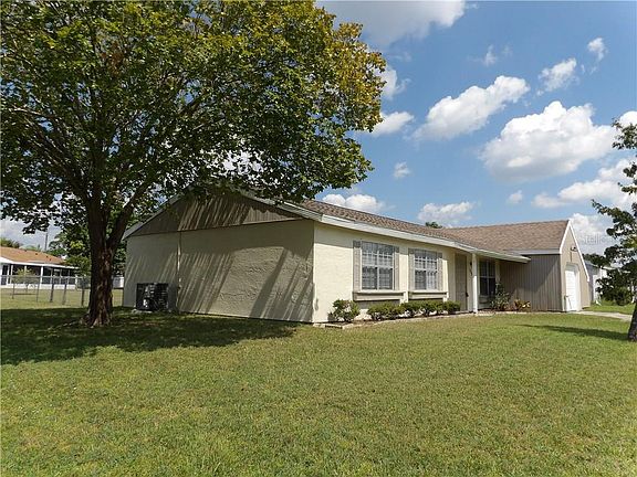 3rd image of 3106 Montclair Cir