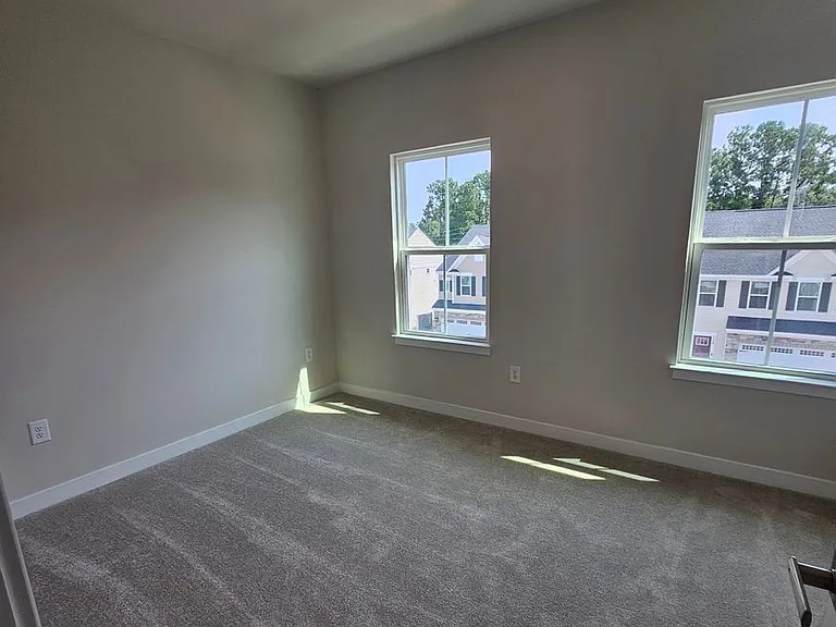 303 Golan Cir #B — Photo 6