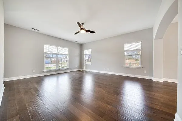 4 bed, 3.5 bath, 2841 sqft, $3,195 — Photo 4