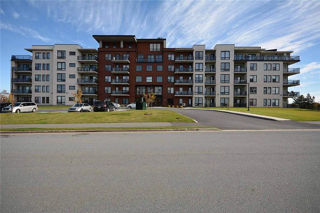 Symphony Suites Apartments — Photo 3