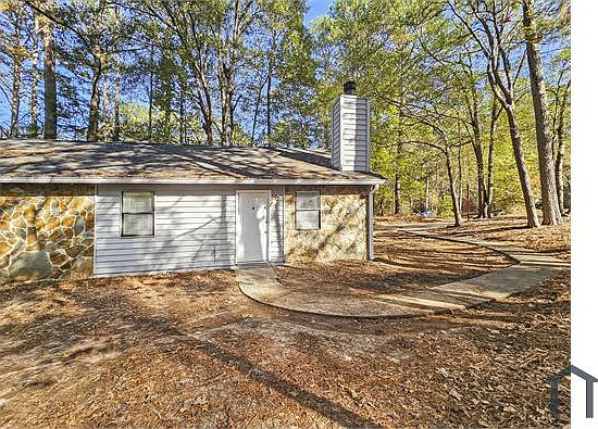 2nd image of 4102 Hawthorne Cir SE Unit A