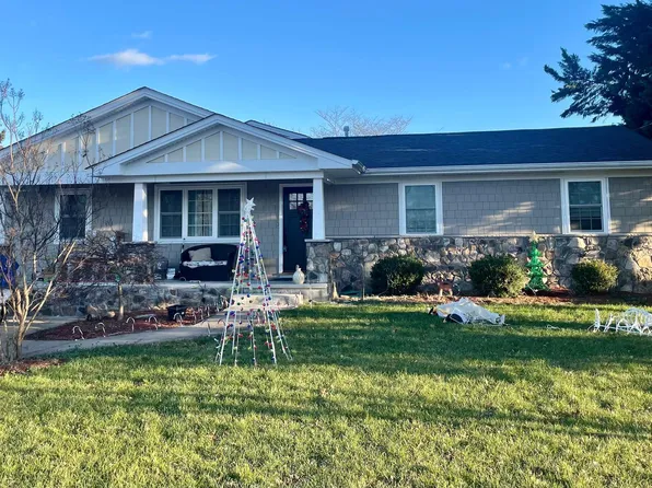 17839 Curtis Dr, Dumfries, VA 22026