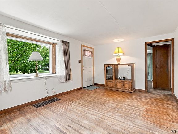 3rd image of 183 Bright St
