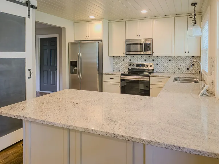 431 East Dr — Photo 10