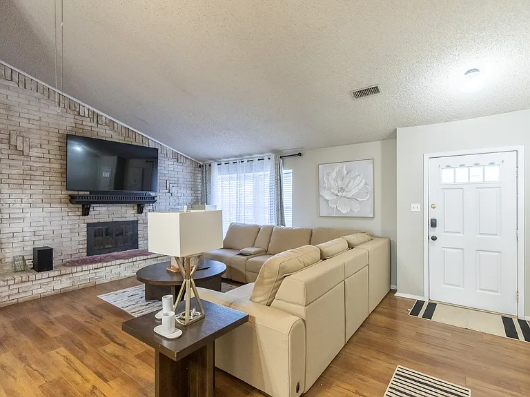 5701 Quail Run St — Photo 3