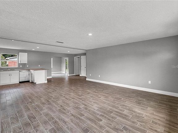 3rd image of 1023 Milner Dr E