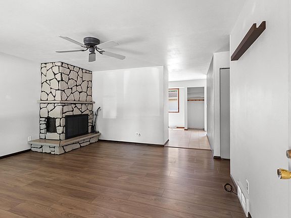 3rd image of 1513 E Plaza Dr