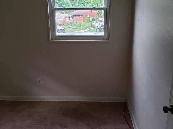 5th image of 403 Elias Dr