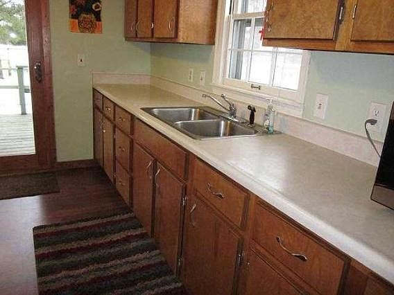 3rd image of 439 Wood Ave